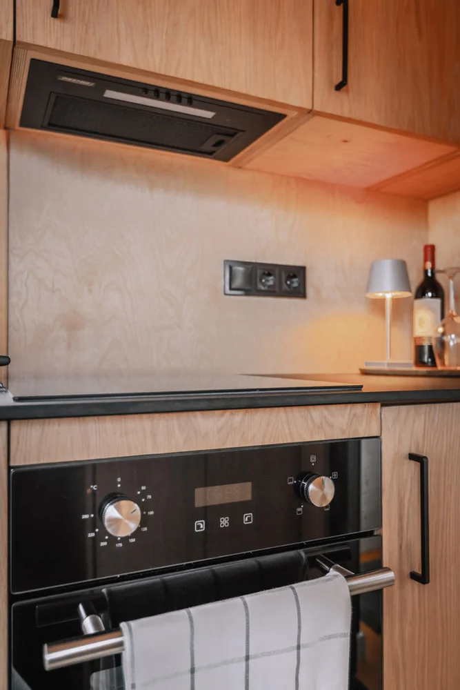 Küchenzeile mit Backofen im Mobile Home